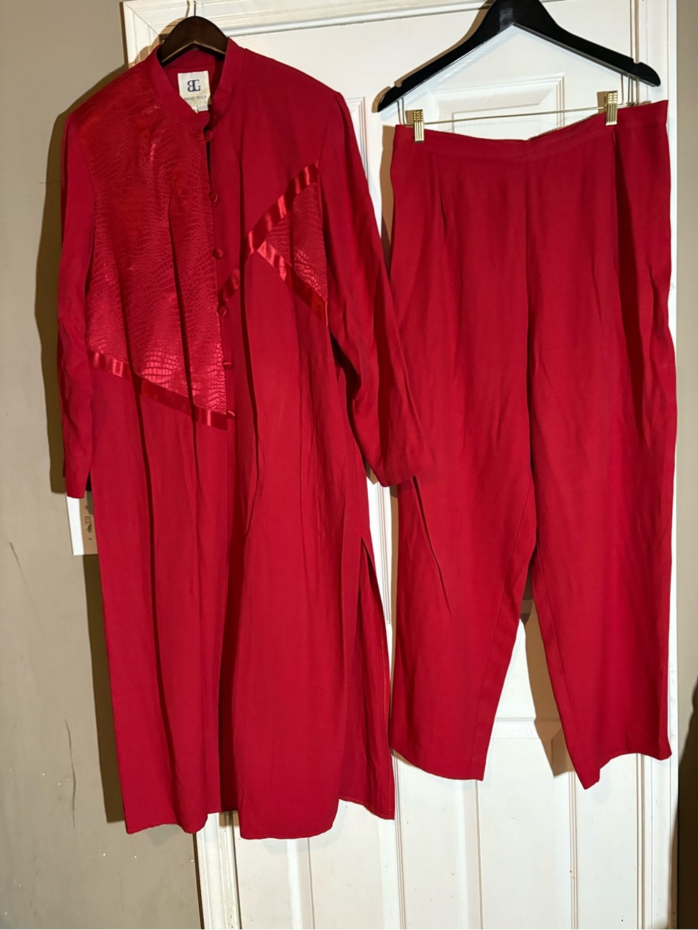 Red Women's Two-Piece Pant Suit with Satin Trim